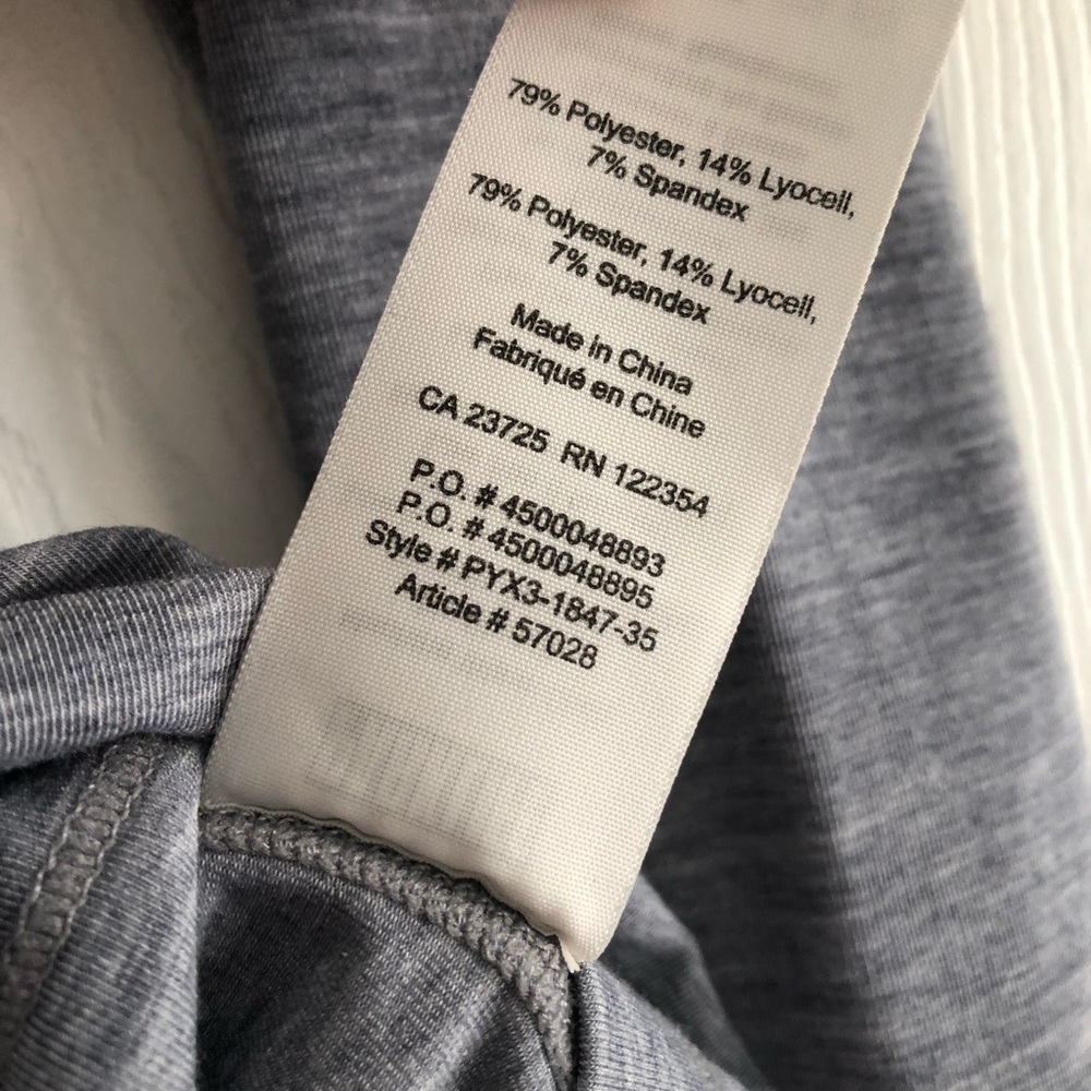 Rare Aritzia Parklife long sleeve workout too, back slit sz S - Picture 5 of 5